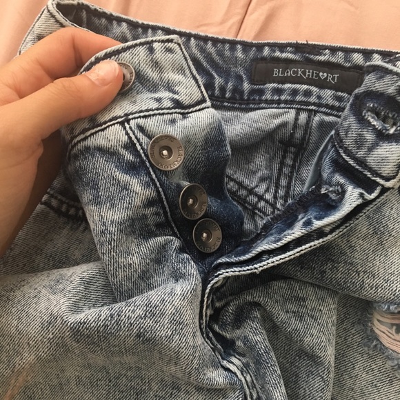 NWOT Hot Topic Ripped High Rise Shorts - Picture 7 of 7